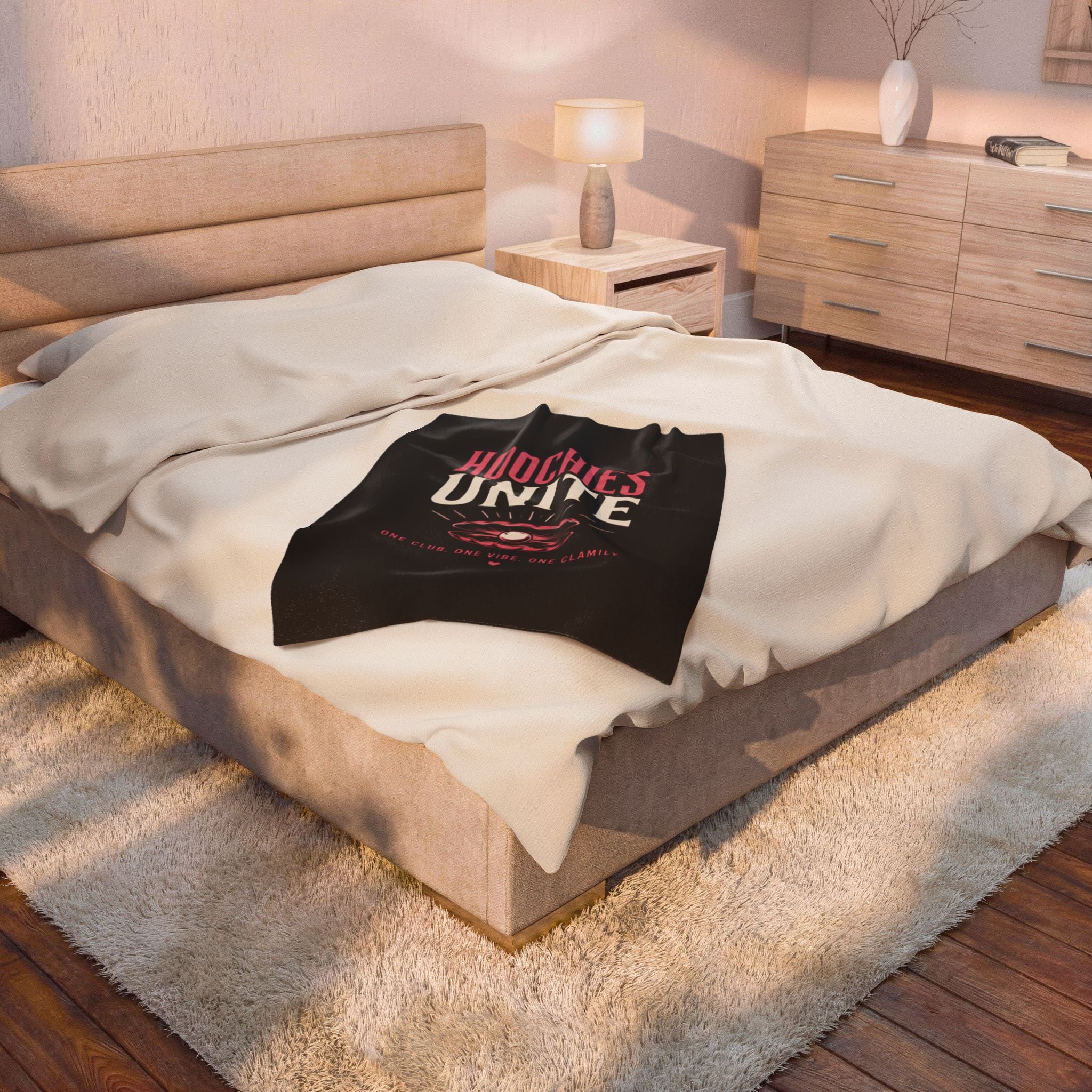 Hoochies Unite Plush Blanket — Soft Velveteen Throw with Retro Lip Graphic