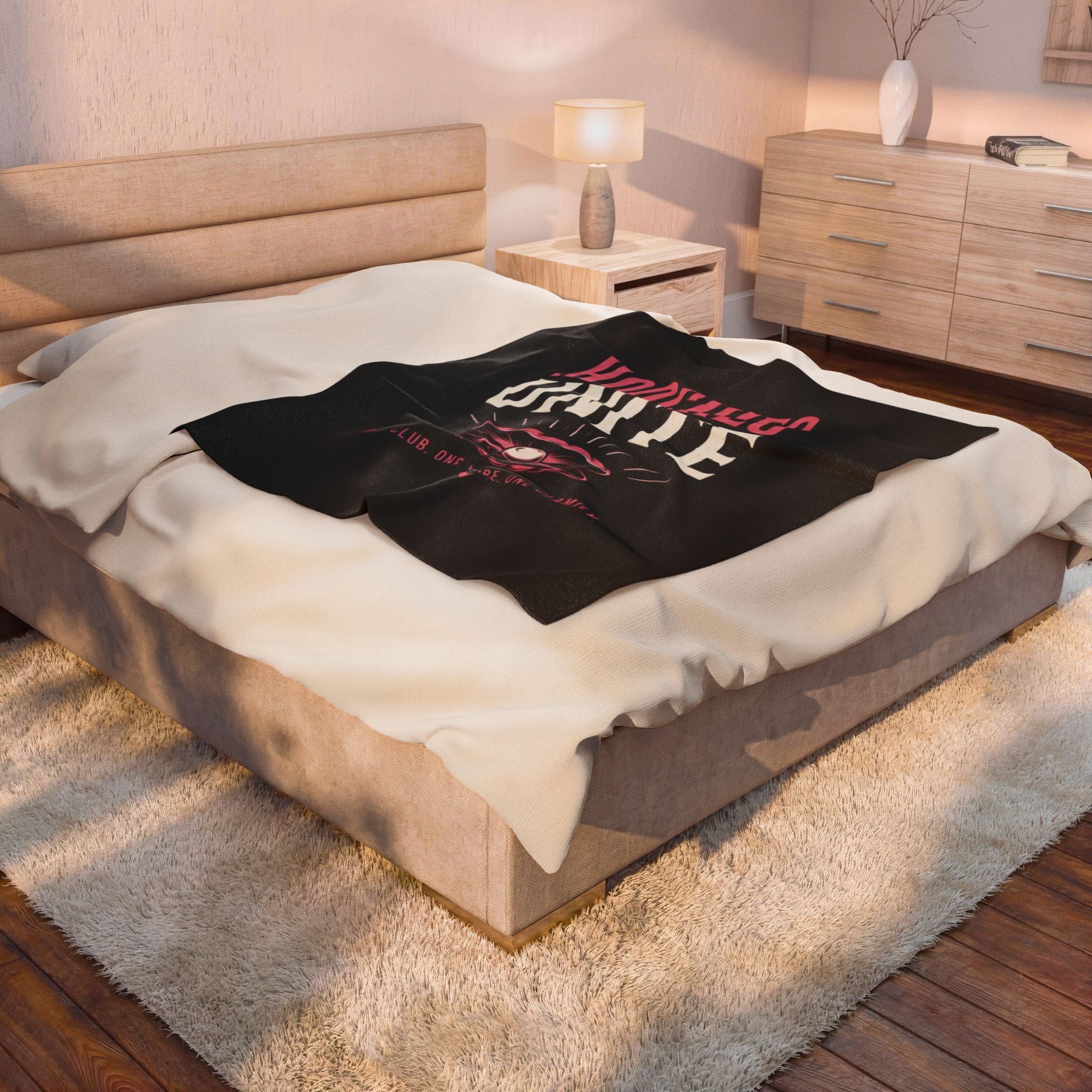 Hoochies Unite Plush Blanket — Soft Velveteen Throw with Retro Lip Graphic