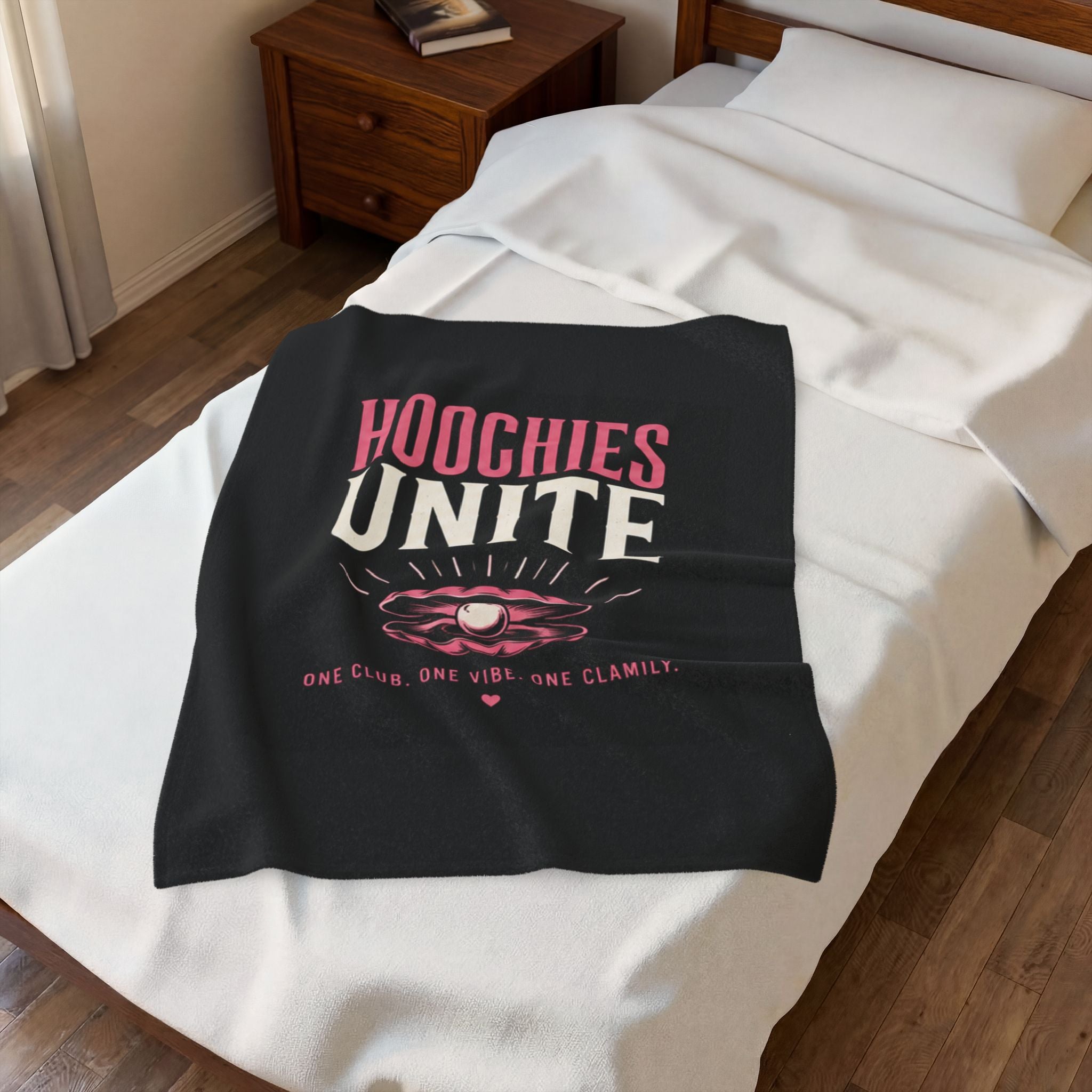 Hoochies Unite Plush Blanket — Soft Velveteen Throw with Retro Lip Graphic